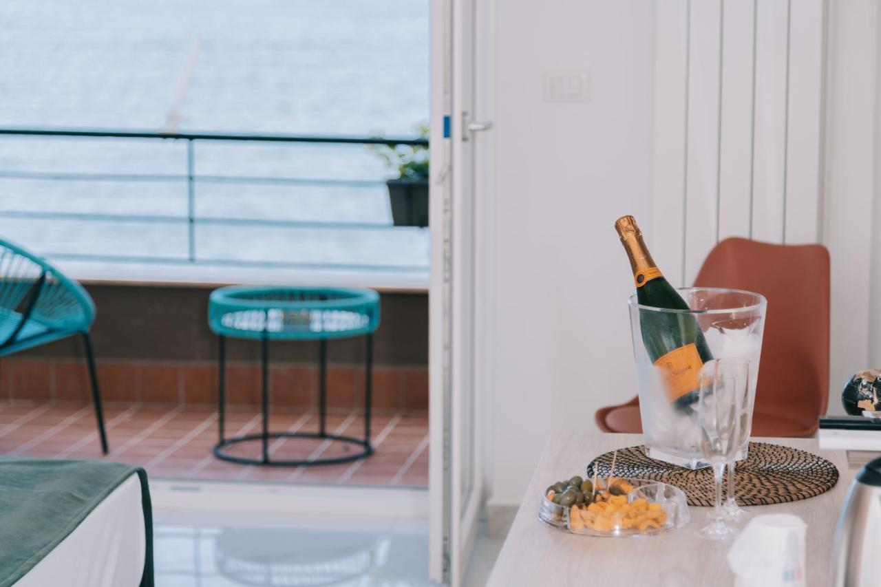Frontemare Suite Castellammare di Stabia Exterior photo